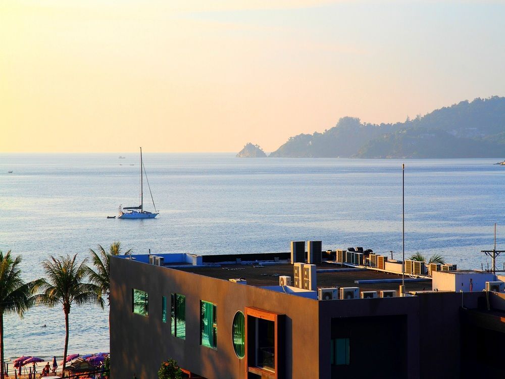 7Q Patong Beach Hotel Exterior photo